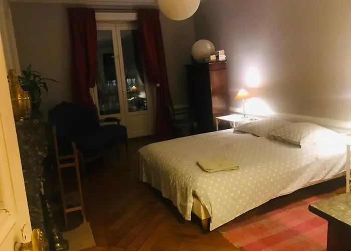 Pokoj s manželskou postelí velikosti king